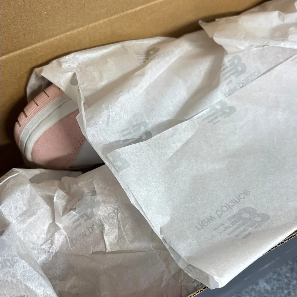 New Balance 550 Athletic Shoe - Big Kid - White / Pink Haze blanc rose 4 1/2 - Picture 13 of 13